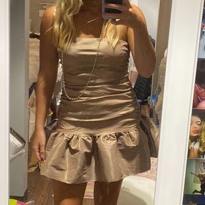 STRAPLESS RUFFLE DRESS